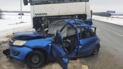 Изображение В Татарстане ​​КАМАЗ ​въехал в стоящую на трассе легковушку: водитель погиб