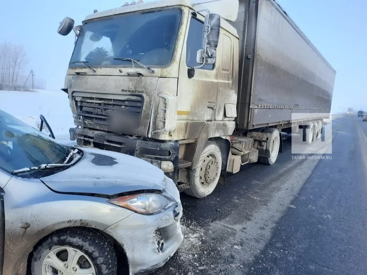Изображение к публикации «Автоледи пострадала в ДТП, не уступив большегрузу на трассе в Татарстане»