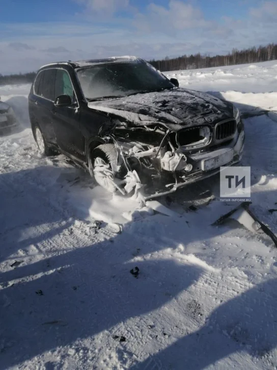 Изображение к публикации «Водитель и двое пассажиров «Лады» получили травмы после столкновения с «БМВ» в РТ»