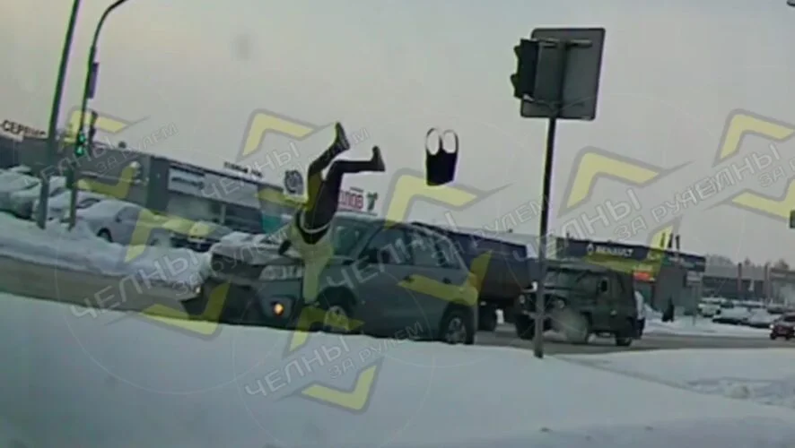 Изображение к публикации «В Набережных Челнах женщина на Suzuki Grand Vitara сбила пешехода на регулируемом переходе»