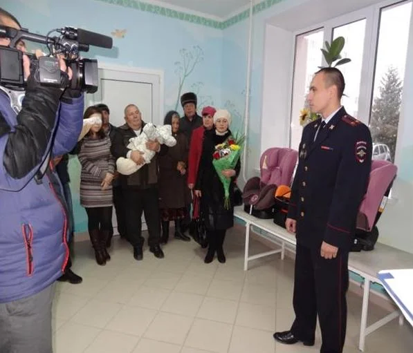 Изображение к публикации «В Татарстане в преддверии Дня матери вручили автокресла для новорожденных»