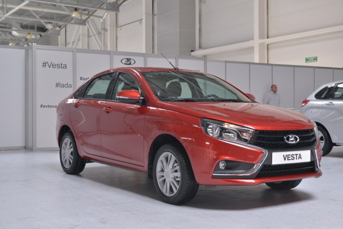 LADA Vesta первоначально будут продавать только избранные дилеры