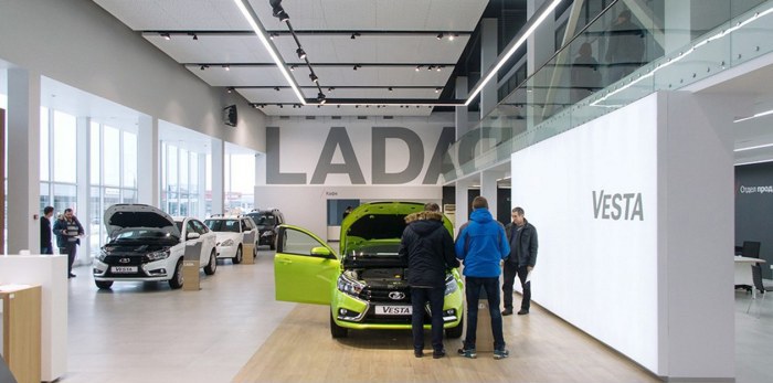 Главный стенд автосалона LADA XRAY для новинок Главный стенд автосалона LADA XRAY для новинок