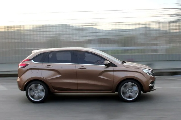 Изображение к публикации «АВТОВАЗ тестирует LADA XRAY с помощью "мула"»