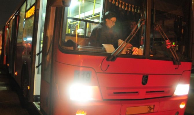 Красный автобус Казань
